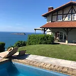 Adosado En La Costa Con Excelentes Vistas Al Estuario De Urdaibai Mundaka
